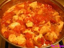 Sauté de poulet à la tomate et oignon, accompagné de Quinoa