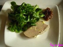 Assiette de foie gras, mâche et confiture d’oignon