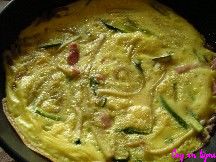 Omelette aux courgettes et lardons