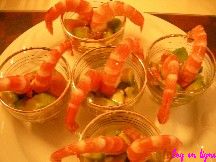 Verrines davocat et pamplemousse aux crevettes