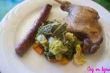 Chou vert braise et sa garniture de canard gras